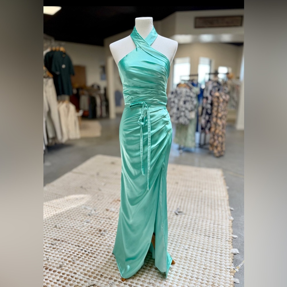 Chic One-Shoulder Satin Dress in Mint